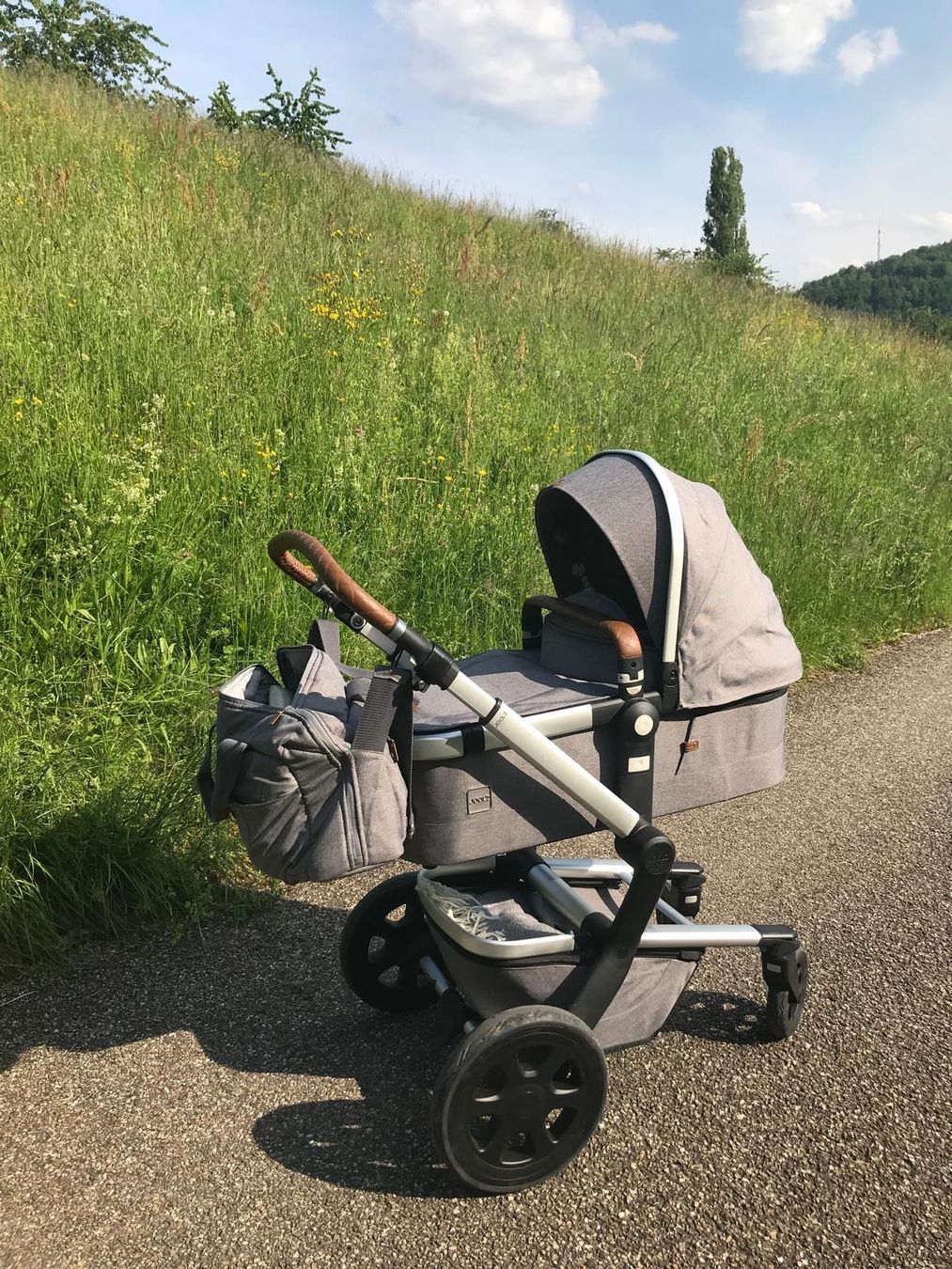 Joolz Carrozzine: Kinderwagen - Joolz Day 3 Studio - Amazing Grey – Usato da Sissach venduto da Roby_85