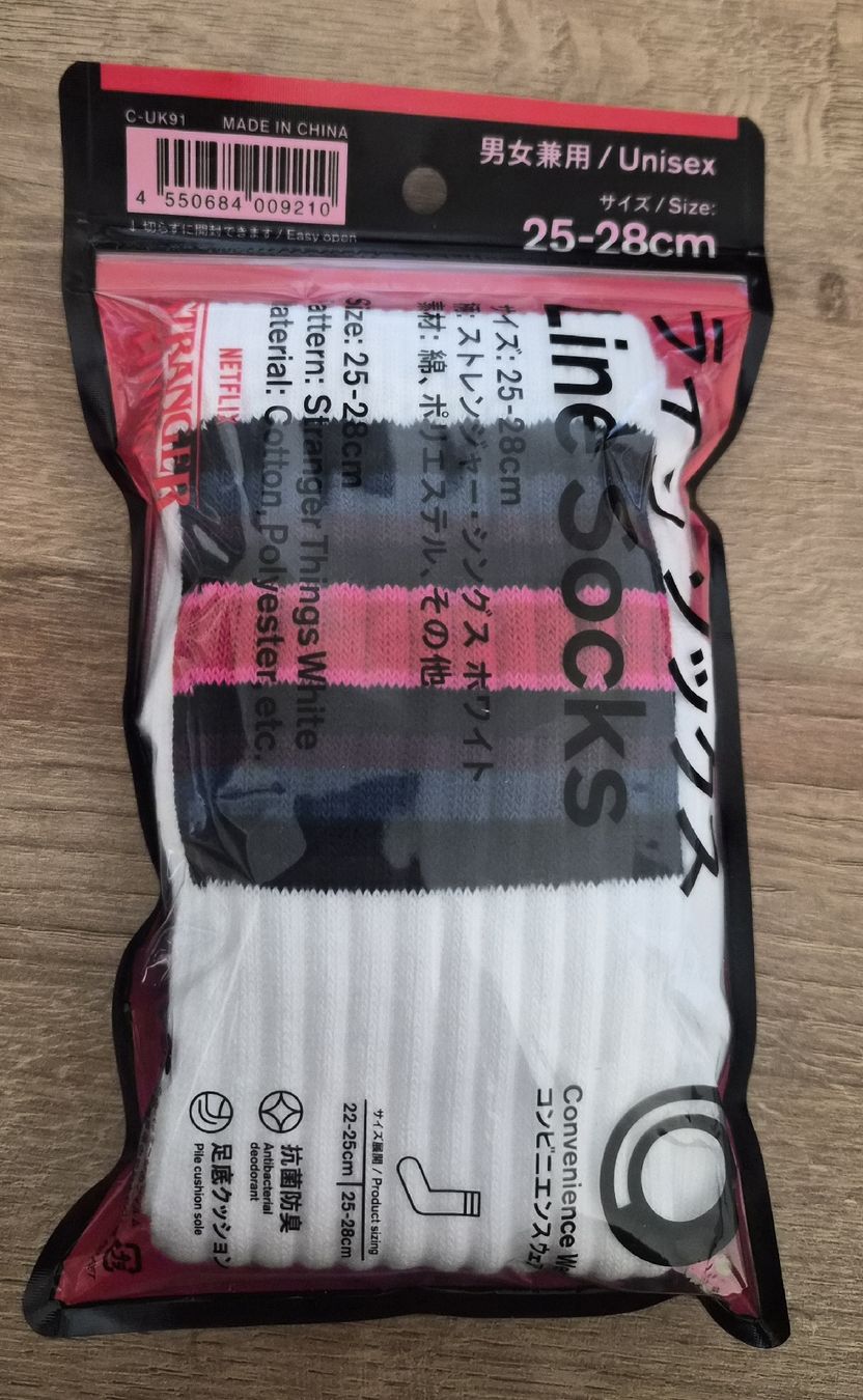 Calze: Family Mart chaussette edition Stranger Things – Nuovo e nell'imballaggio originale da La Chaux-de-Fonds venduto da 3pod 1