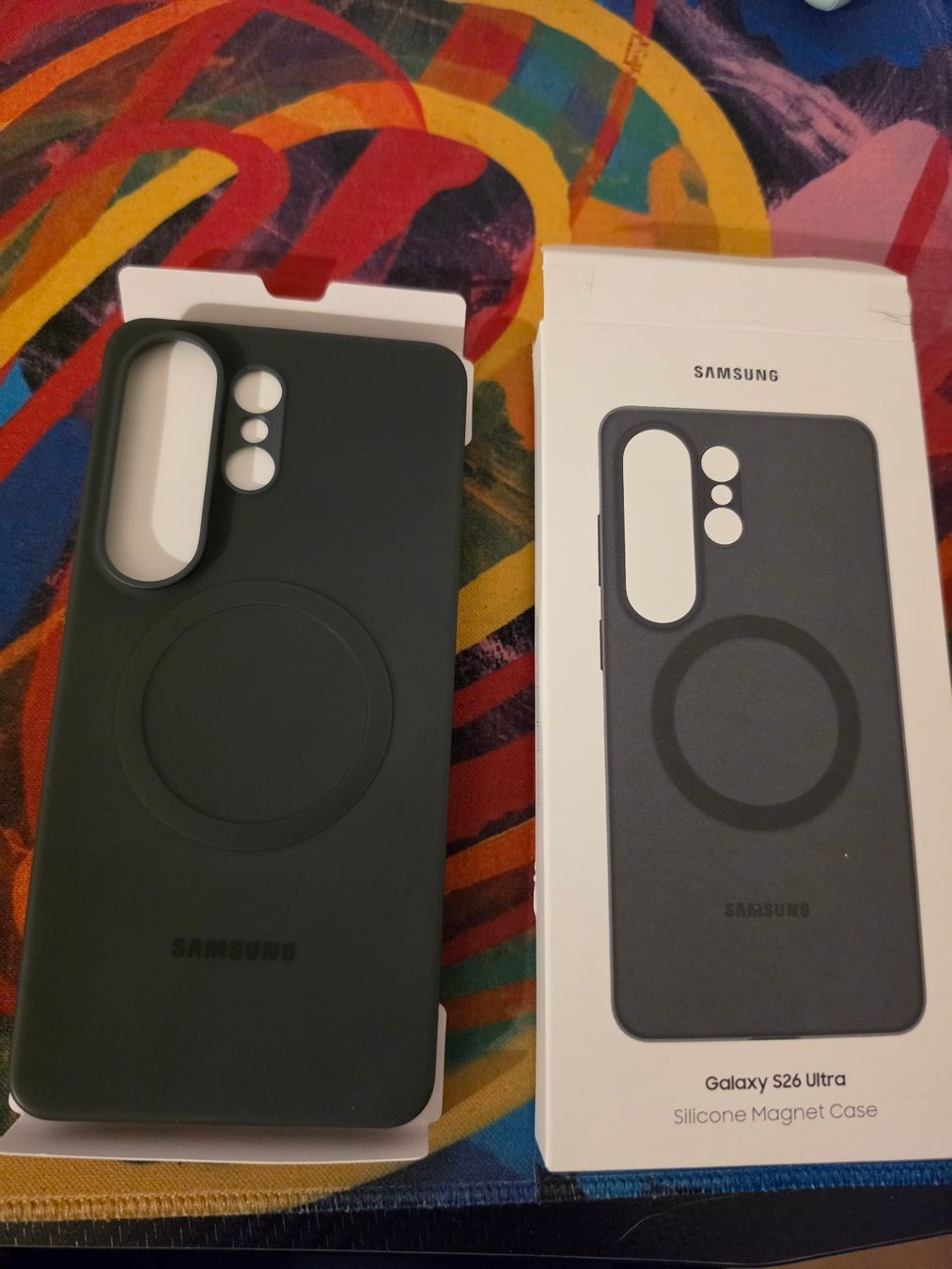 Samsung Cover & Protezioni schermo: S26 Ultra Silicone Magnet Case – Usato da Yverdon-les-bains venduto da z_vtl1