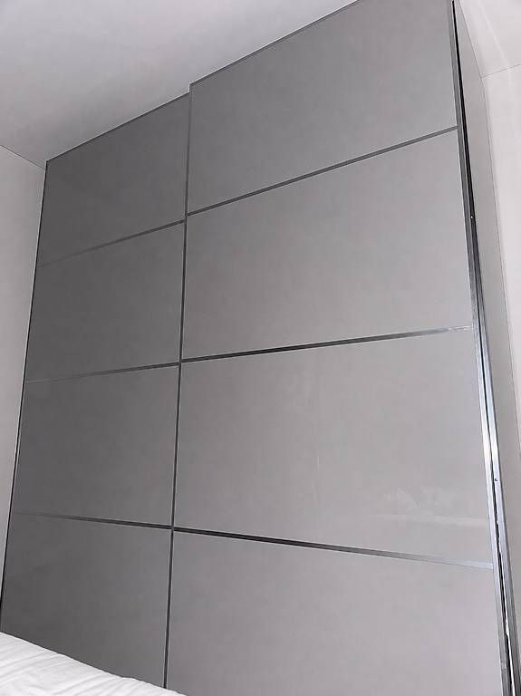 Schränke: Kleiderschrank mit Schiebetüren – Gebraucht aus Schüpfheim von oldyrk