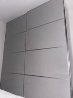 Kleiderschrank mit Schiebetüren