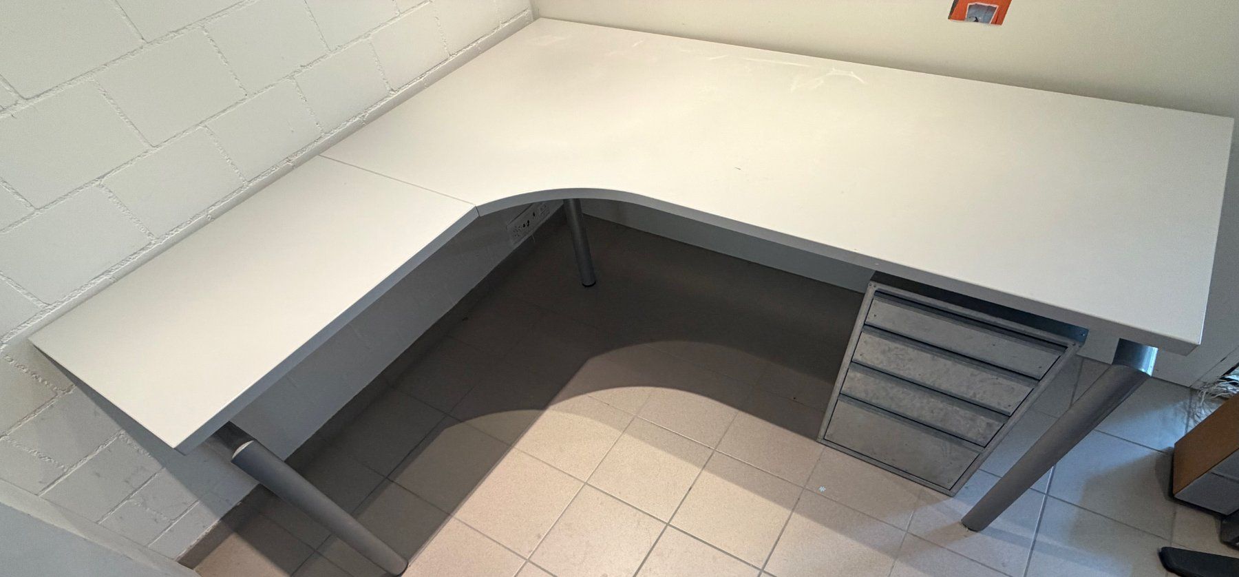 Bureaux: Eckpult mit Metallkorpus – D'occasion à Hünenberg See par Husich 3