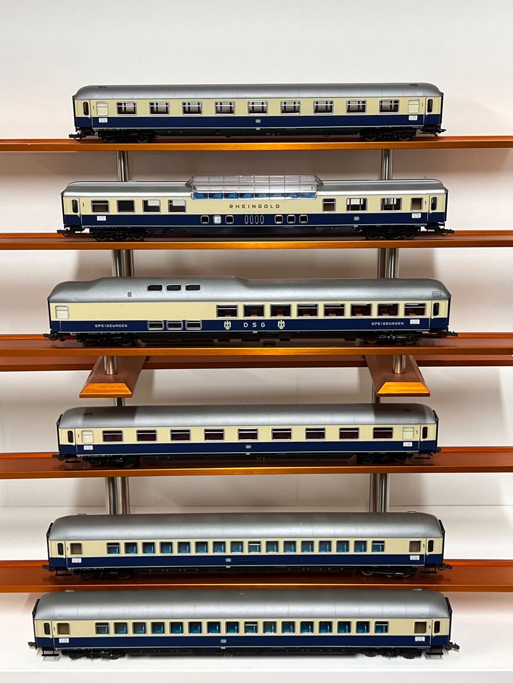 Lima Modellini di ferrovie: Lima Rheingold Wagenset  H0 DC – Usato da Neuenhof venduto da ludovicco