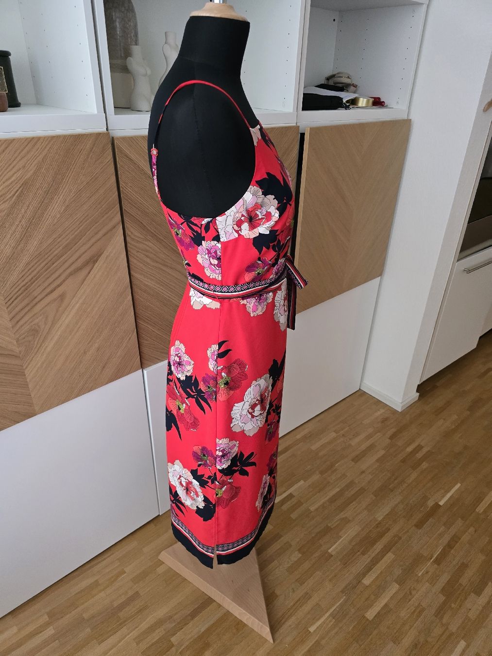 Vestiti: Rotes Kleid mit Blumenmuster UK Gr. 12 – Usato da Zürich venduto da ale_bg2x 2