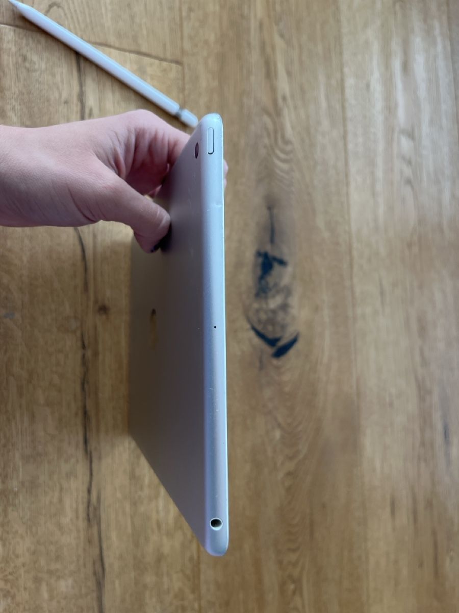 Apple Tablet PC: Apple Ipad 6th Generation 32GB mit Apple Pencil – Gebraucht aus Igis von ame_9qrb 4