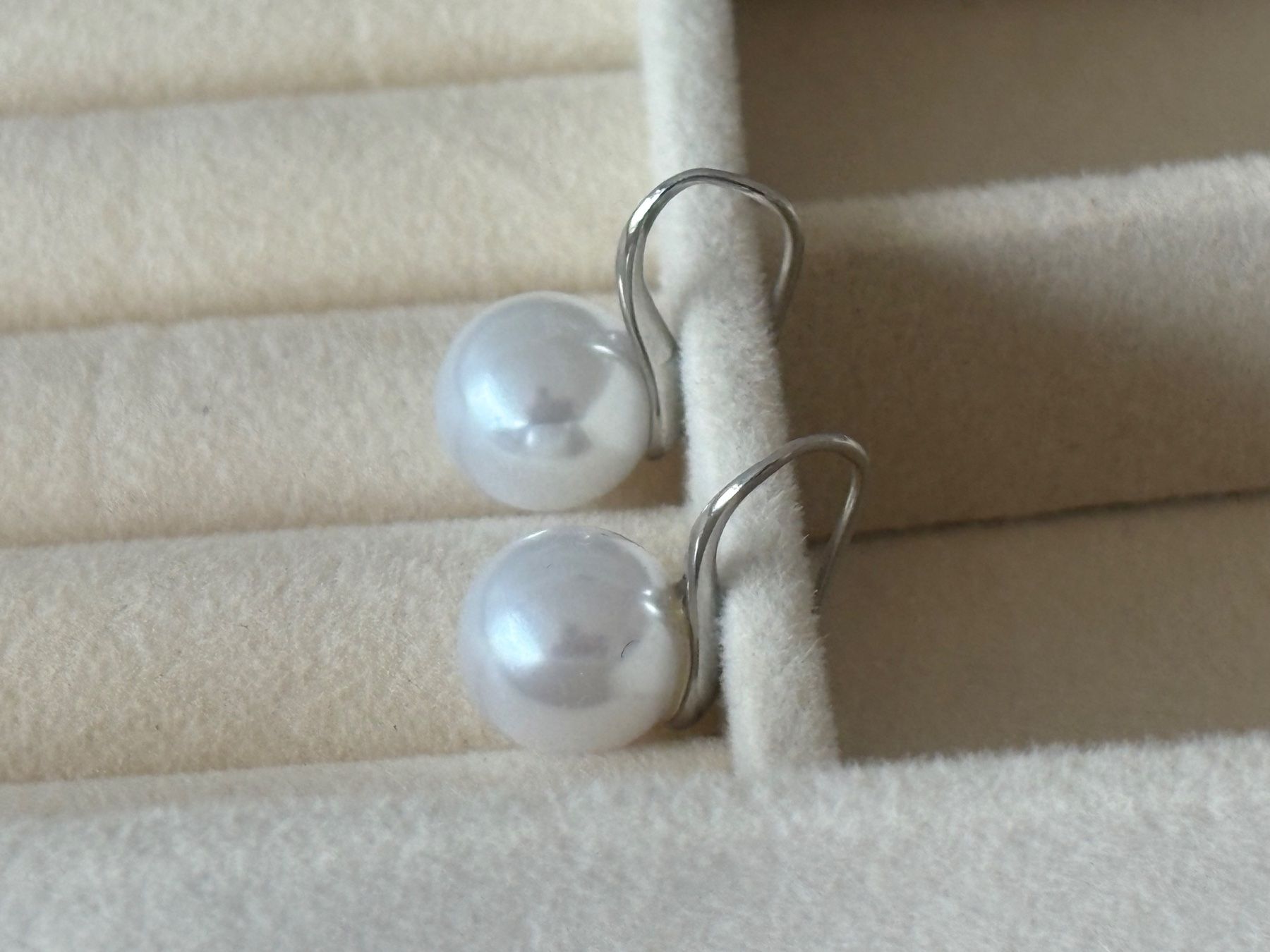 Orecchini pendenti & Orecchini a lobo: Luxus Elegante Ohrstecker  Kunstperlen weiss Farbe: Silber – Nuovo (secondo la descrizione) da Biel-Bienne venduto da Roserosse13 3