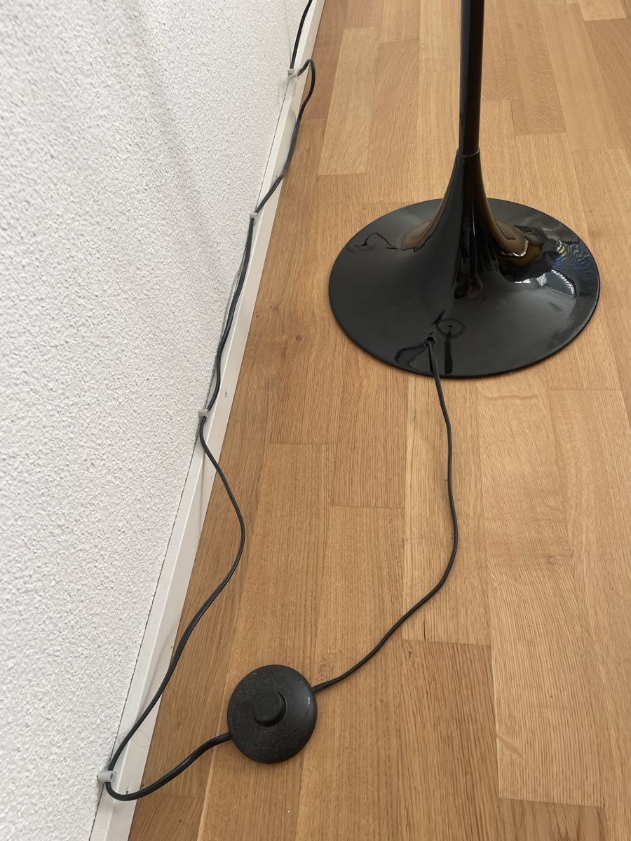 Lampes: schwarze Stehlampe mit Schirm, 1.5m – D'occasion à Bern par AnnaS13 1