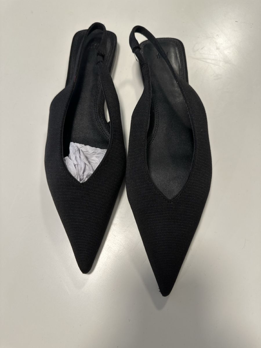 H&M Scarpe da donna: Schwarze Slingpumps H&M Grösse 40 neu – Usato da Rheinfelden venduto da DIY-Swiss