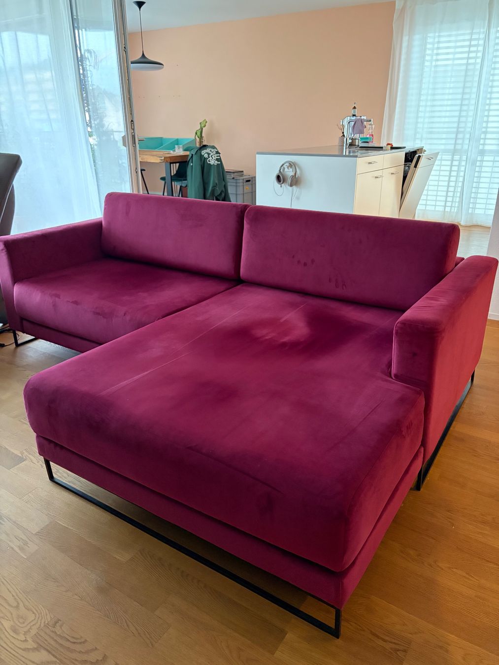 Sofas: MYCS Designer-Sofa | Brombeerrot – D'occasion à Malters par M_Karner 1