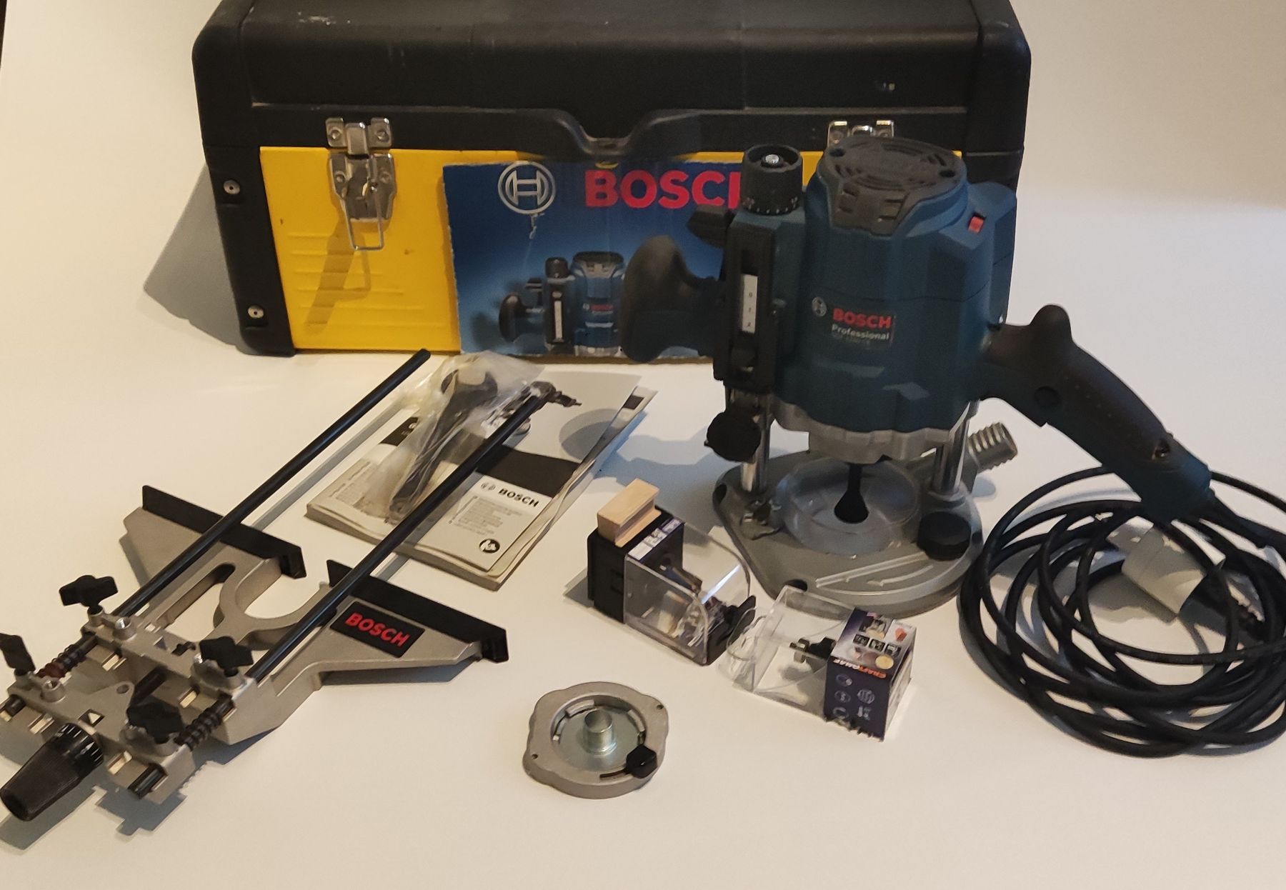 Busch Alle Maschinen: Bosch GOF 1250CE Proffessional – Gebraucht aus BASEL von E-Bro.Electro 1