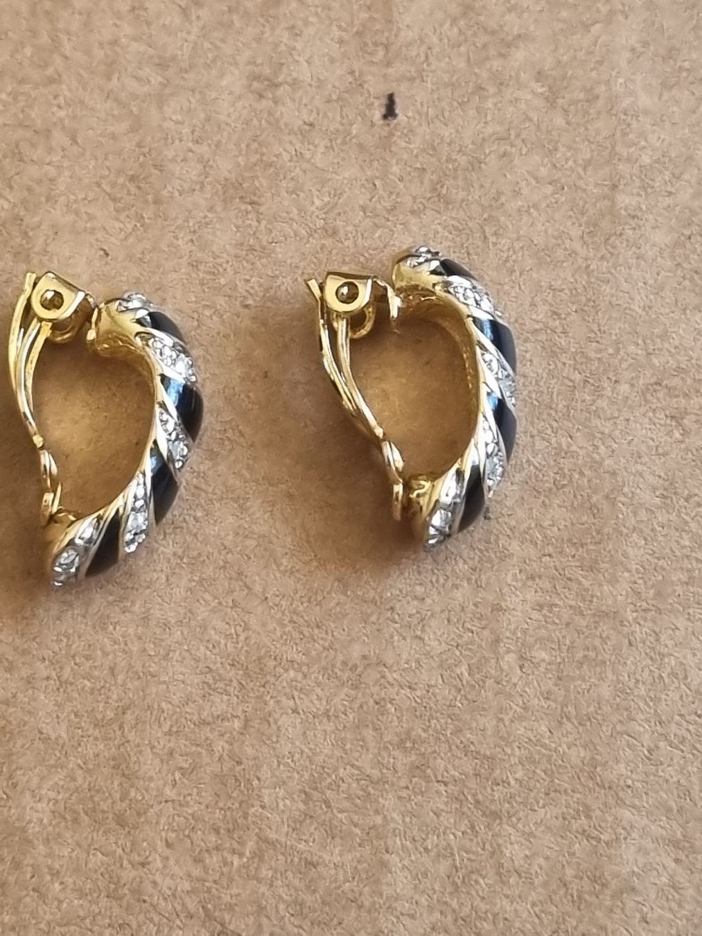 Ohrringe & -stecker: Elegante Ohrclips, schwarz/goldfarben  – Gebraucht aus Schaffhausen von Leveron13 2