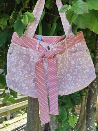 Damenumhängetasche pink gemustert, upcycling aus alter Jeans