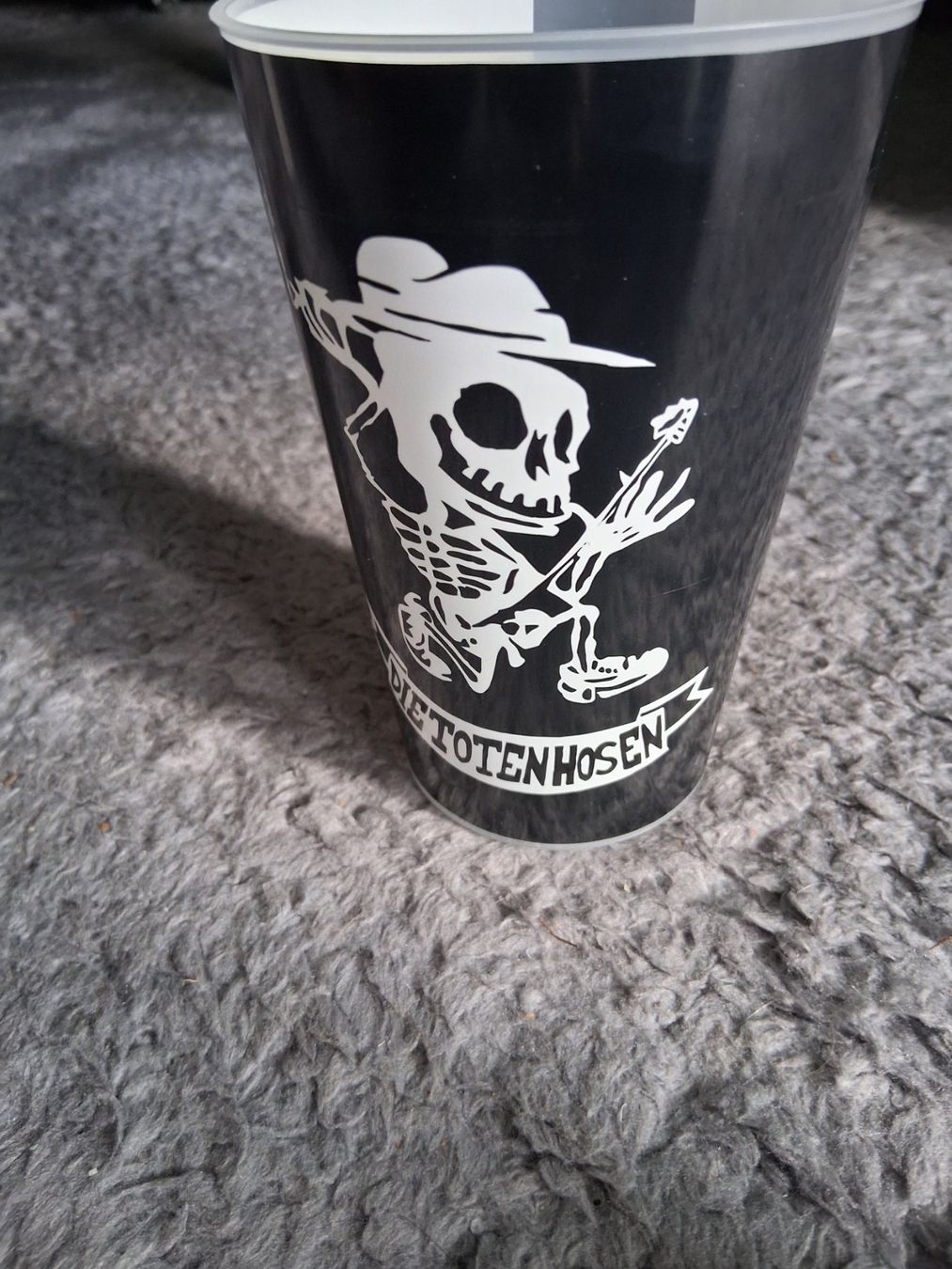 Behälter & Ähnliches: DIE TOTEN HOSEN    TRINKBECHER    NEU – Gebraucht aus Wetzikon ZH von Ramones01 1