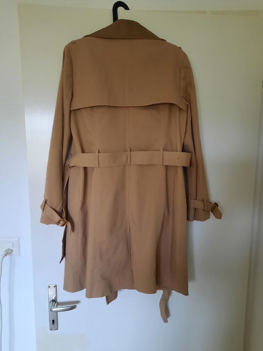 Ralph Lauren Cappotti: Club Monaco Trenchcoat – Usato da Winterthur venduto da Natastar 4