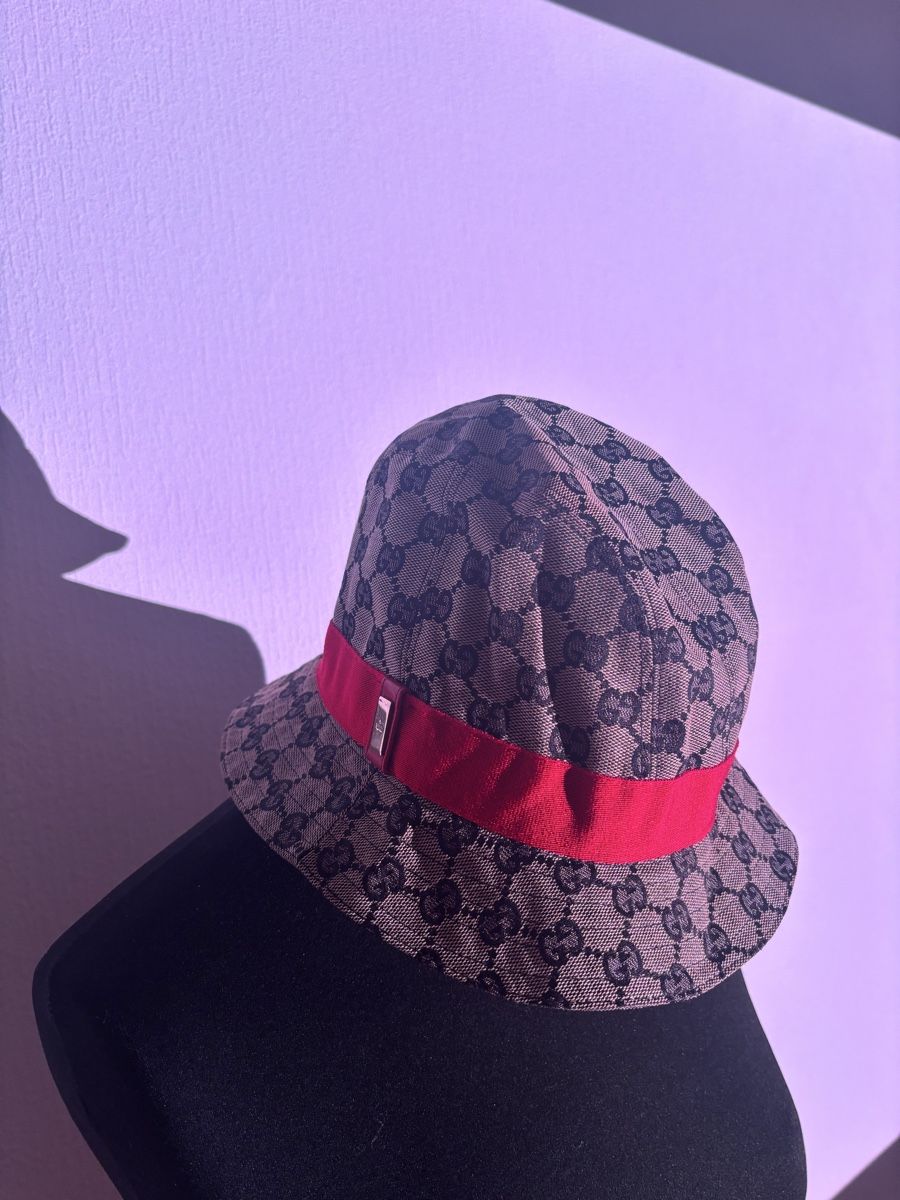 Chapeaux, bonnets & casquettes: Chapeau Gucci  – D'occasion à Lausanne par zoe_9b9v 2
