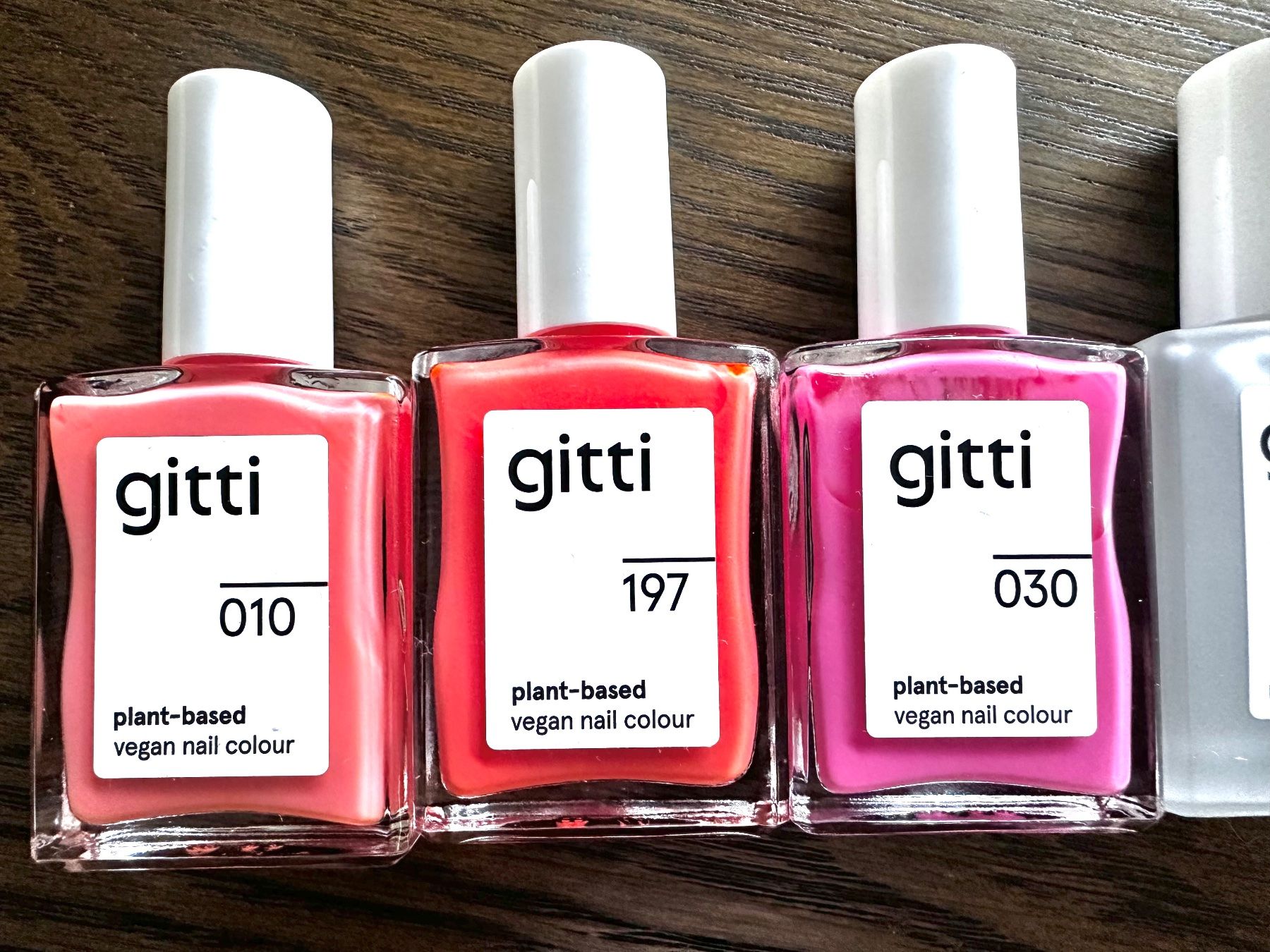 Essie Smalto per unghie: GITTI NAGELLACK-SET MIT NAGELPFLEGE – Usato da Haldenstein venduto da enie123 1