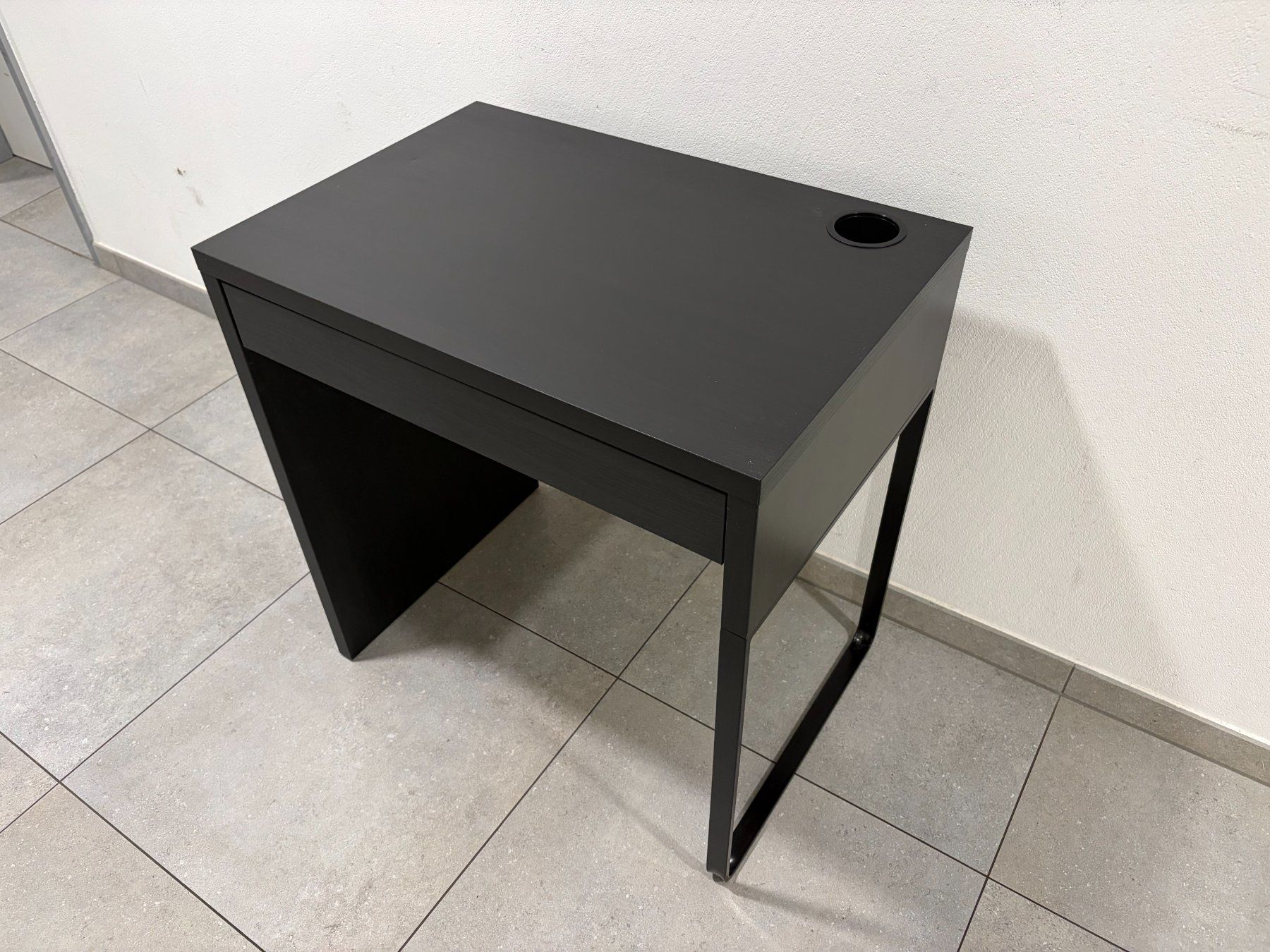 Ikea Scrivanie: Schreibtisch Micke – Usato da Altwis venduto da har_2pny