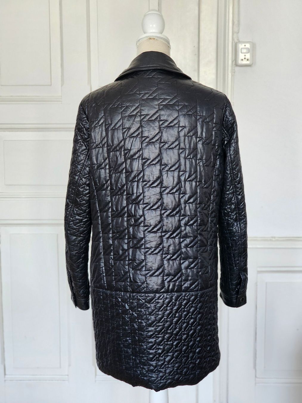Marc Jacobs Cappotti: Schwarzer gesteppter Mantel, Marc Jacobs, Leder, Gr. M – Usato da Ried-Brig venduto da Zzyzx 5