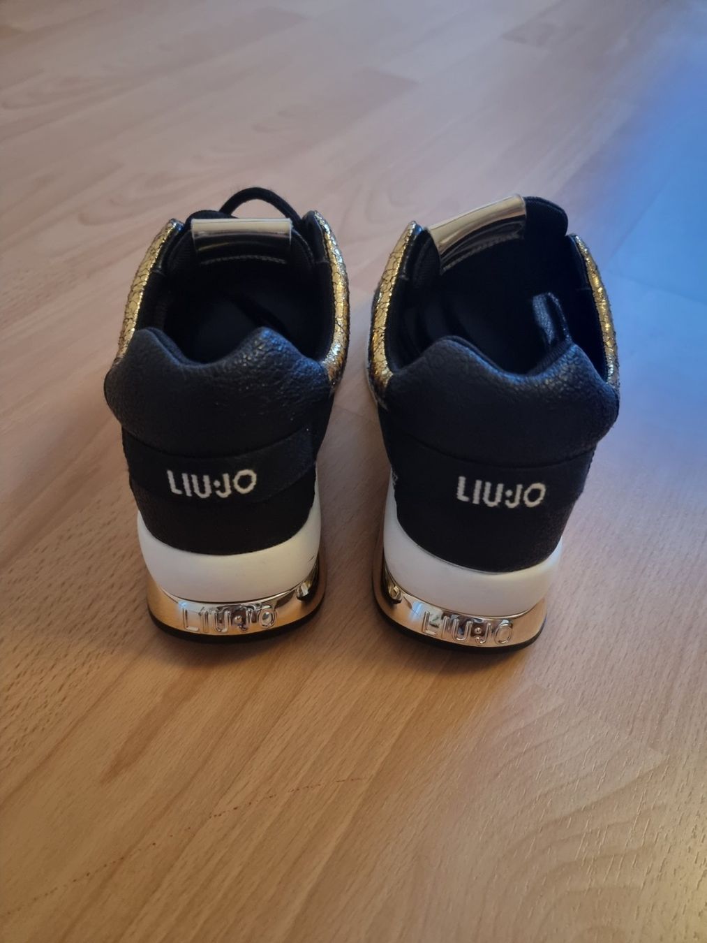 Liu Jo Scarpe da donna: Turnschuhe Liu Jo – Usato da Bern venduto da belarus2 2