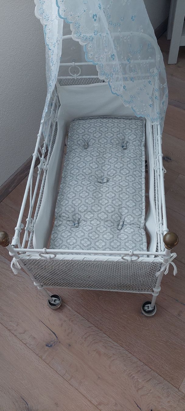 Bambole: Antikes Puppenbett – Usato da Muri AG venduto da nindo1 6