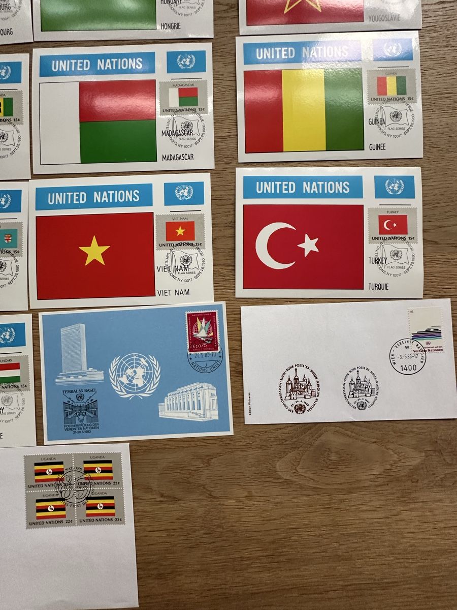 Tutti i francobolli: Nations Unies - 33x gemischtes Lot – Usato da Schmitten / FR venduto da Samsara169 6