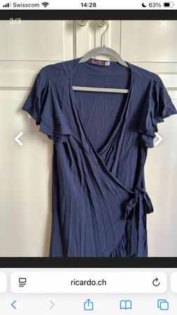 Blaues Wickelkleid, S