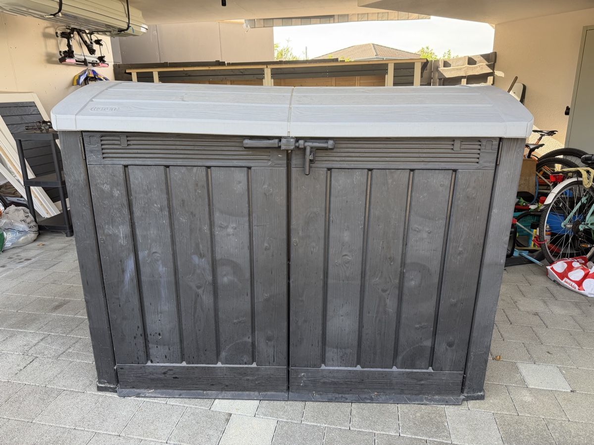 Keter Coffres de rangement: Keter Gartenbox  – D'occasion à Waltenschwil par Almilu