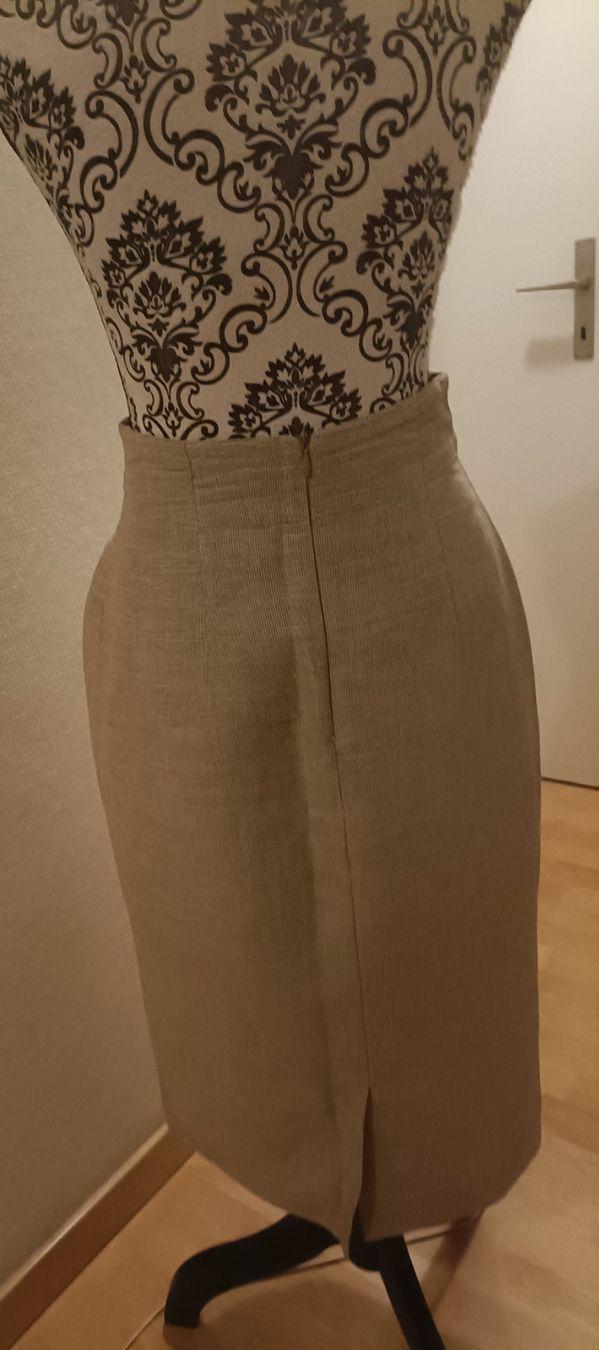 Benetton Gonne: Vintage Benetton Rock – Usato da Schaffhausen venduto da sim_j822 2