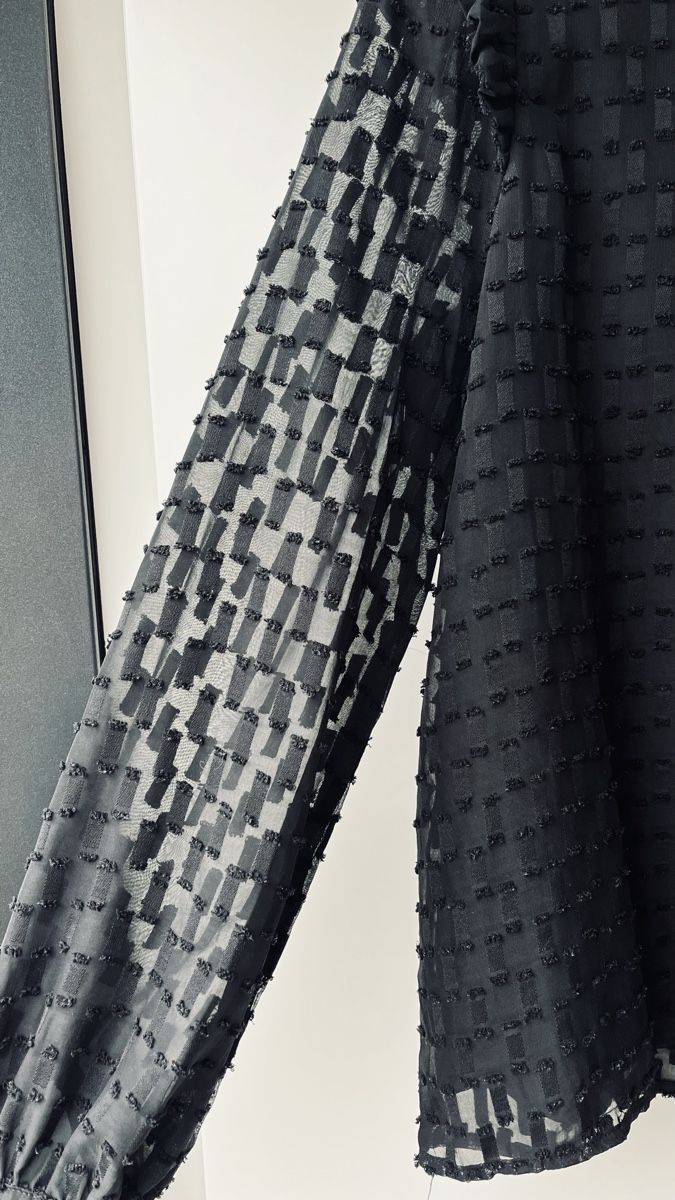 Blusen: Chemisier noir transparent à volants, chic – Neu (gemäss Beschreibung) aus Lausanne von Global.P 1