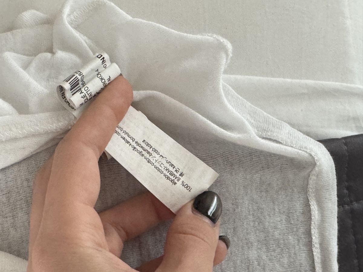 Zara T-shirt: Zara White Basic T-Shirt, Size S, 100% Cotton, Summer Essent – Nuovo (secondo la descrizione) da Sattel venduto da Zlata1 1