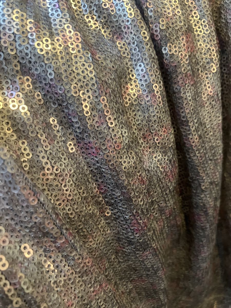 Bershka Gonne: Mini-jupe à sequins argentée et noire taille S – Usato da St-Aubin-Sauges venduto da Sonia-Ka 3