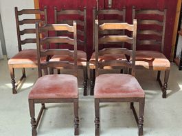 6 bequeme Esszimmerstühle mit rotem Stoffbezug