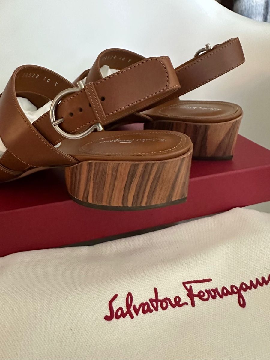 Salvatore Ferragamo Scarpe da donna: Salvatore Ferragamo Ledersandalen – Nuovo e nell'imballaggio originale da Binningen venduto da Yuliya15 1