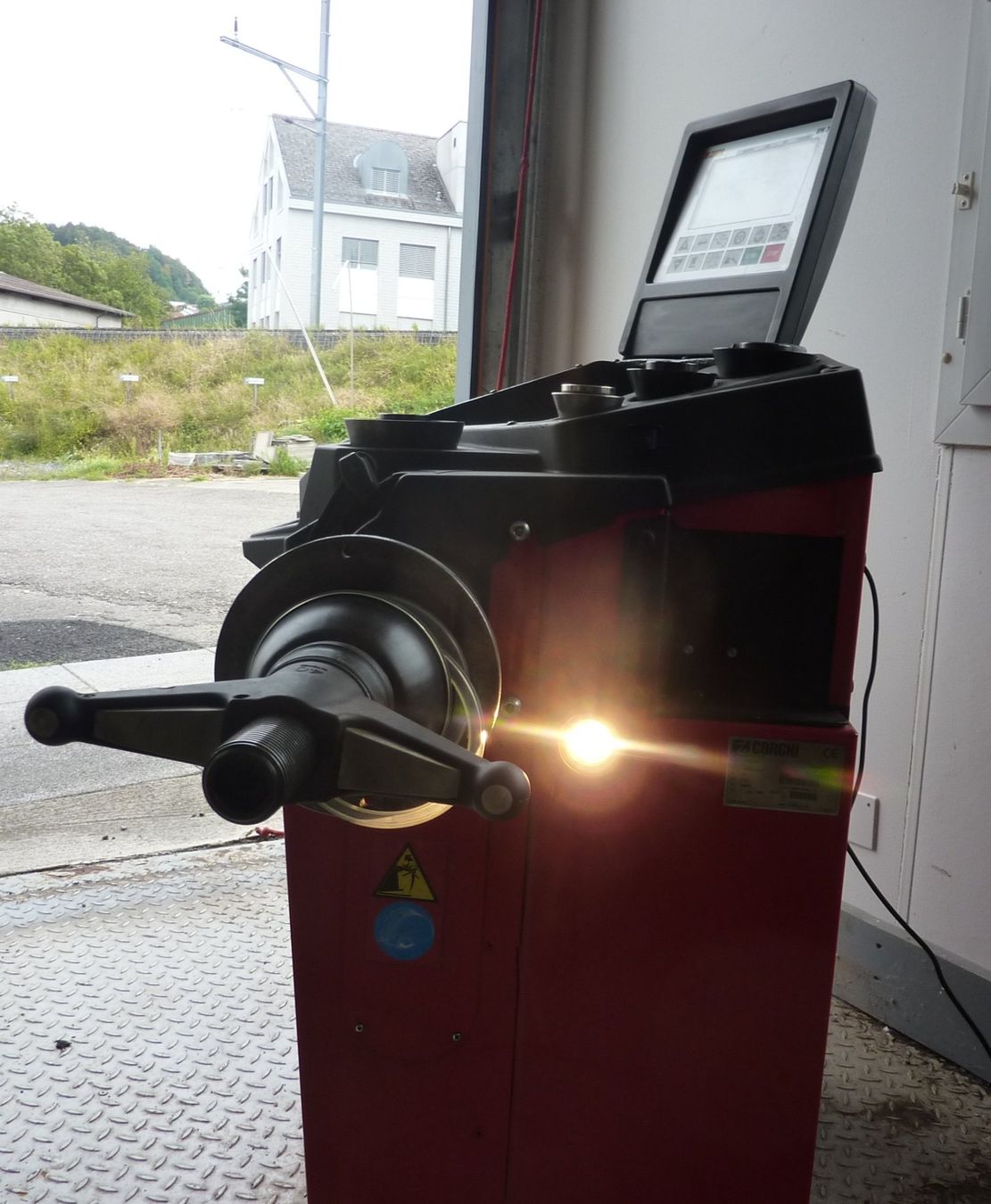 Corghi Tutte le macchine: Corghi EM 7440 Auswuchtmaschine – Usato da Niederscherli venduto da Zahnd1 1