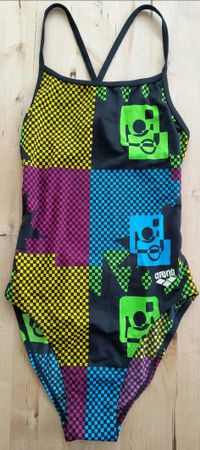 Schönes Arena Badekleid Neu