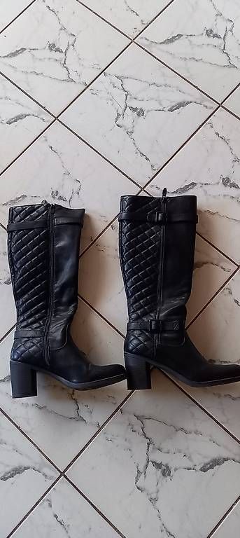 Scarpe da donna: Schwarze hohe Damenstiefel – Usato da Nenzlingen venduto da Cateweazle 1