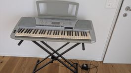 Yamaha Portatone PSR-450 Keyboard mit Notenpult