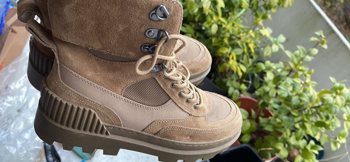 Zara Scarpe da donna: Zara Wildleder Boots/ Neuwertig/ Versand Möglich – Usato da Zürich venduto da Fashionista00