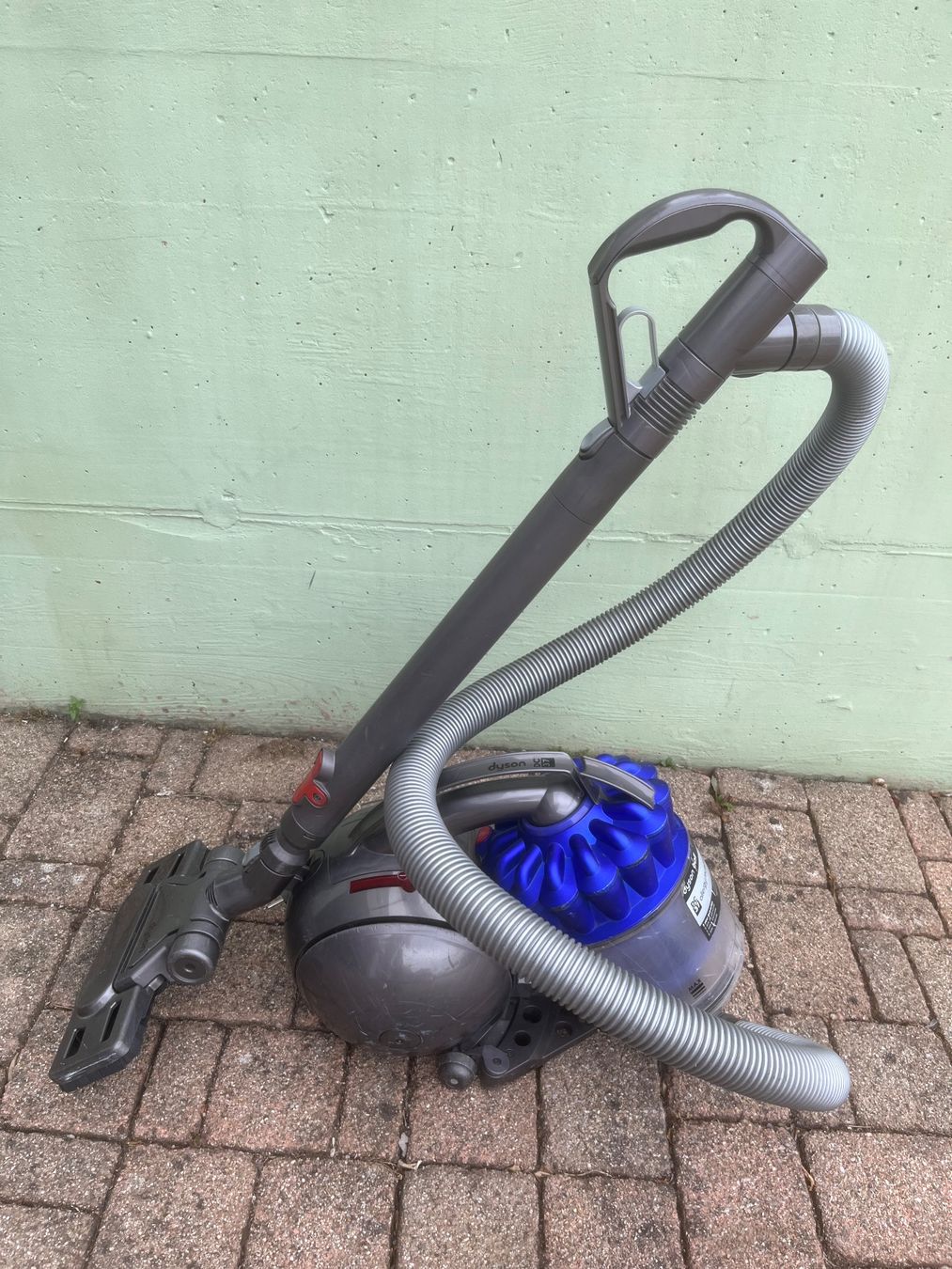 Dyson Aspirateurs & Accessoires: Dyson DC37 Staubsauger – D'occasion à Magden par Hornet2 5