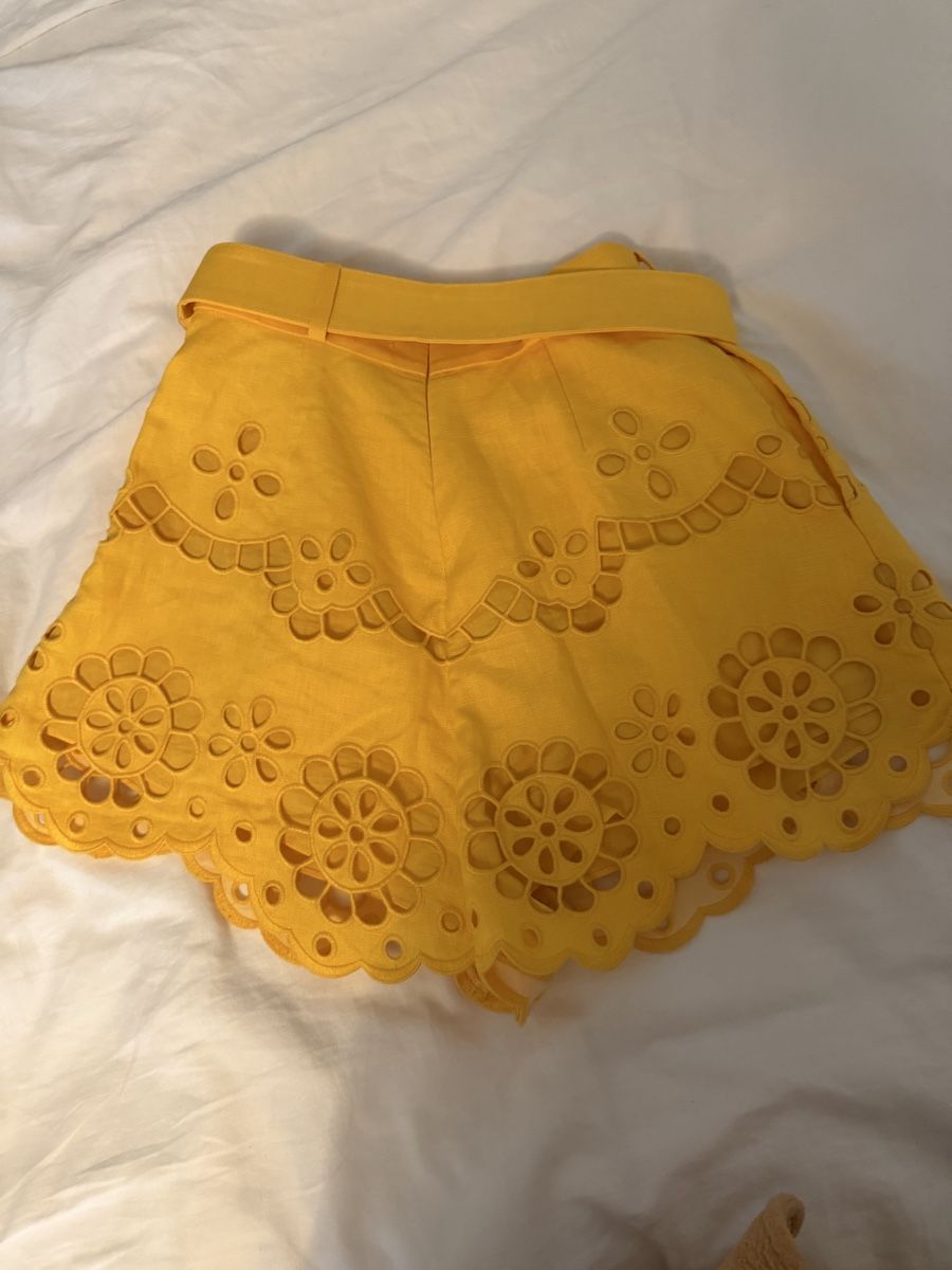 Zimmermann Lotti di vestiti: Zimmermann Yellow Broderie Shorts new – Nuovo (secondo la descrizione) da Zug venduto da Astraion200 2
