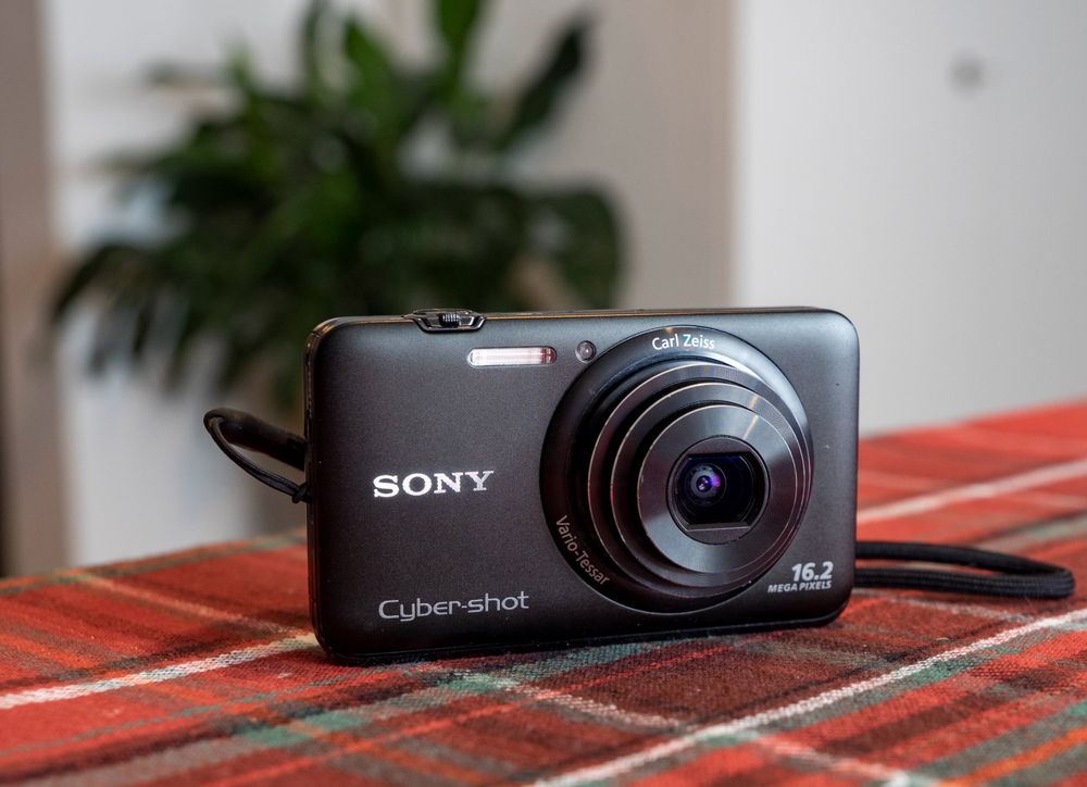 Sony ultra compact camera DSCWX9 16.2MP + accessories Kaufen auf Ricardo
