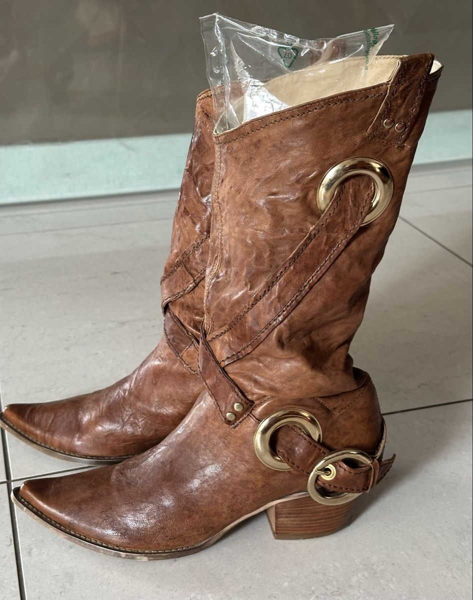 Scarpe da donna: Stivale in pelle Bata – Usato da Castel San Pietro venduto da Moregi 1