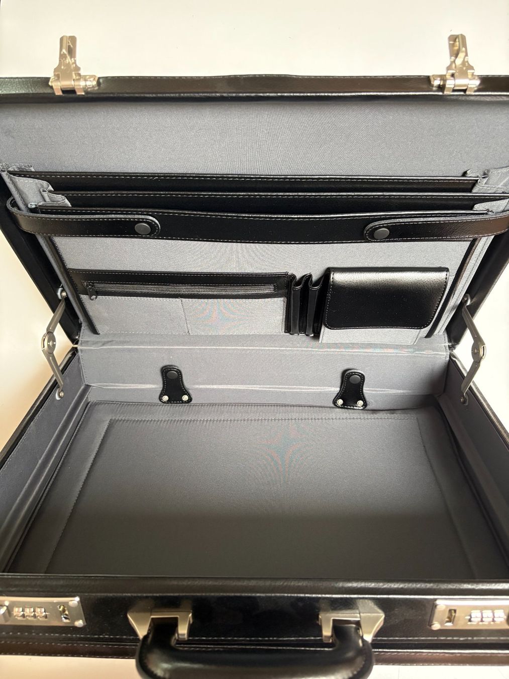 Koffer & Taschen: Aktenkoffer in Schwarz – Gebraucht aus Zug von isdach 2