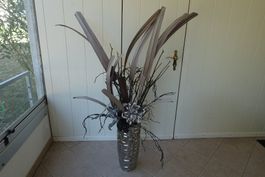 Blumenvase mit Gesteck