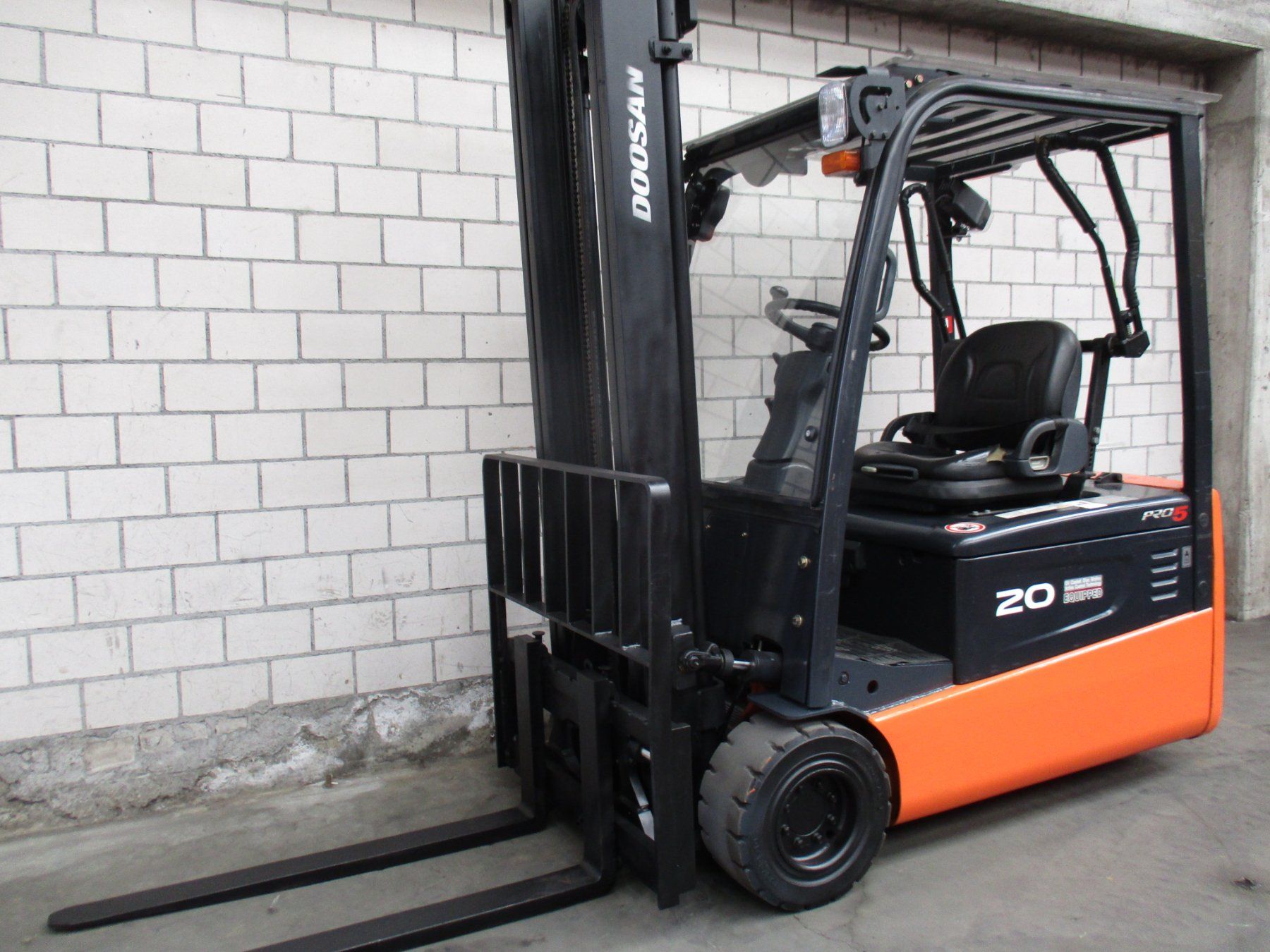 Carrelli elevatori e a forche: STAPLER  DOOSAN B20T  ELEKTRO GABELSTAPLER mit 1630 stunden – Usato da Seon venduto da zomahandel 1