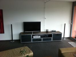 TV - WOHNZIMMER MÖBEL STAHL - KASTANIENHOLZPLATTE HANDMADE