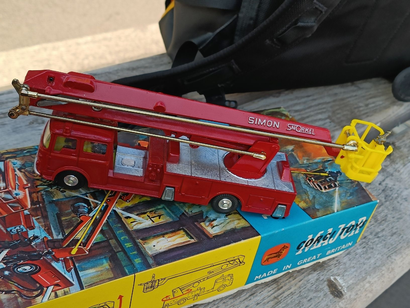 Corgi Toys Modellini d'auto: Corgi Toys Major Simon Snorkel Fire Engine No. 1127 – Usato da Brugg AG venduto da Ente015 6