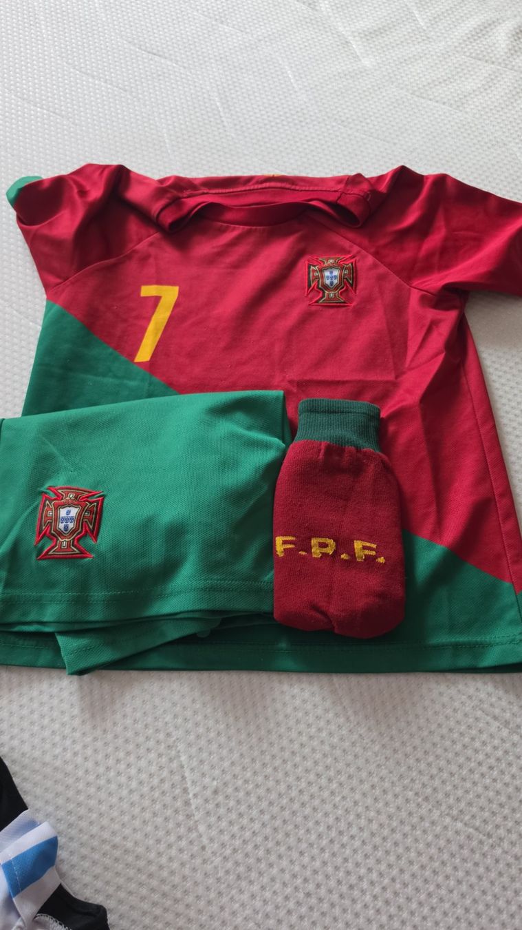 Lotti & Set di vestiti: Completo calcio Juventus e Portogallo – Usato da Küssnacht am Rigi venduto da MariaGrazia1994 1