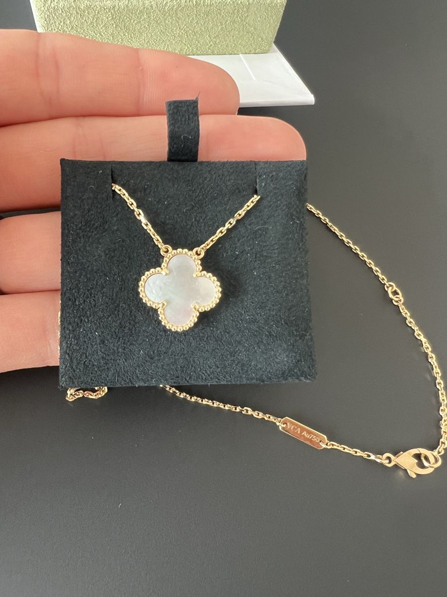Van Cleef Catenine: New Van Cleef & Arpels, Vintage Alhambra – Nuovo e nell'imballaggio originale da Stäfa venduto da CarolinaC. 1