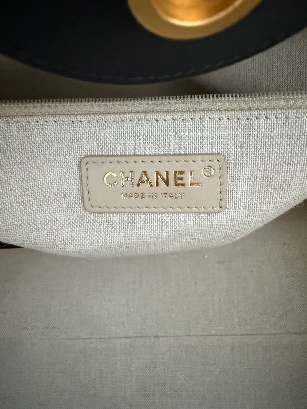 Chanel Sacs femmes: Chanel Deauville Medium NP 6470.- – D'occasion à Lutzenberg par Schatzkiste88 8